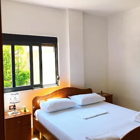 Apartment Vila Aliaj Deluxe With 2 & 2 Baths And Garden View *