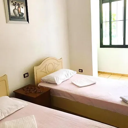 Apartment Vila Aliaj Deluxe With 2 & 2 Baths And Garden View