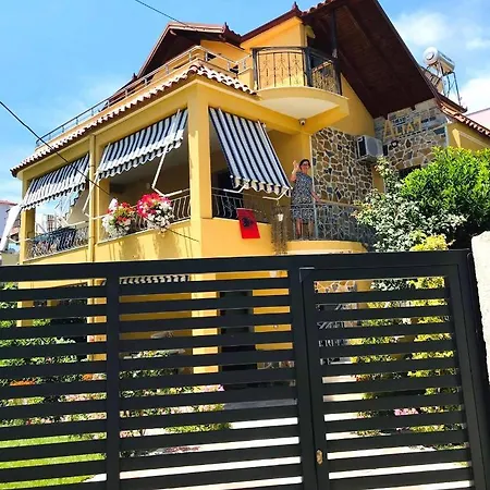 Vila Aliaj Deluxe With 2 & 2 Baths And Garden View