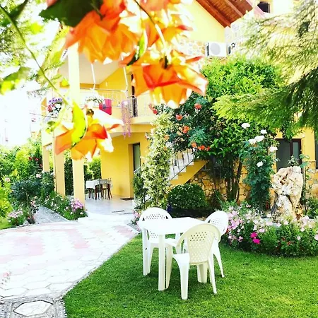 Vila Aliaj Deluxe With 2 & 2 Baths And Garden View Apartment