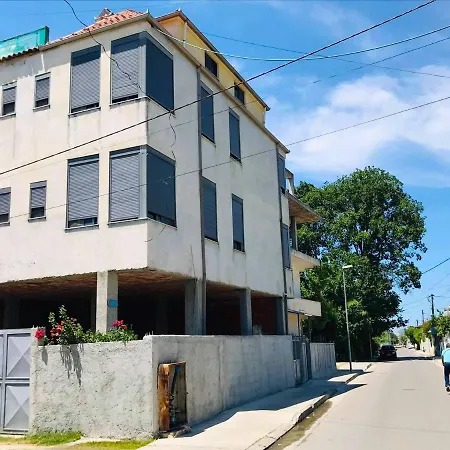 Vila Aliaj Deluxe With 2 & 2 Baths And Garden View Durres