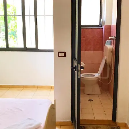 Apartment Vila Aliaj Deluxe With 2 & 2 Baths And Garden View *