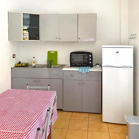 Apartment Vila Aliaj Deluxe With 2 & 2 Baths And Garden View