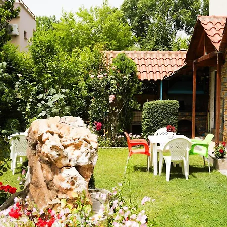 Vila Aliaj Deluxe With 2 & 2 Baths And Garden View Durres