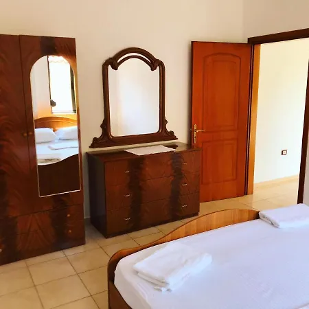 Vila Aliaj Deluxe With 2 & 2 Baths And Garden View