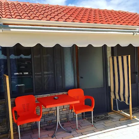 Appartement Vila Aliaj Deluxe With 2 & 2 Baths And Garden View