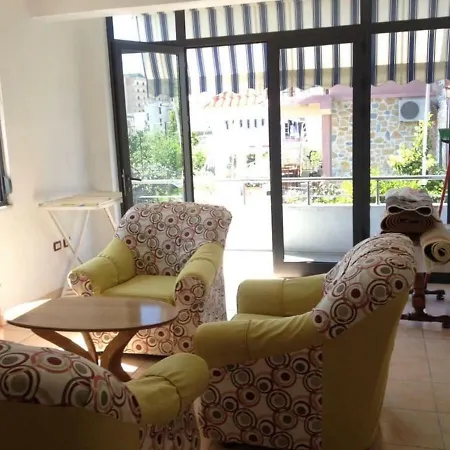 Vila Aliaj Deluxe With 2 & 2 Baths And Garden View *